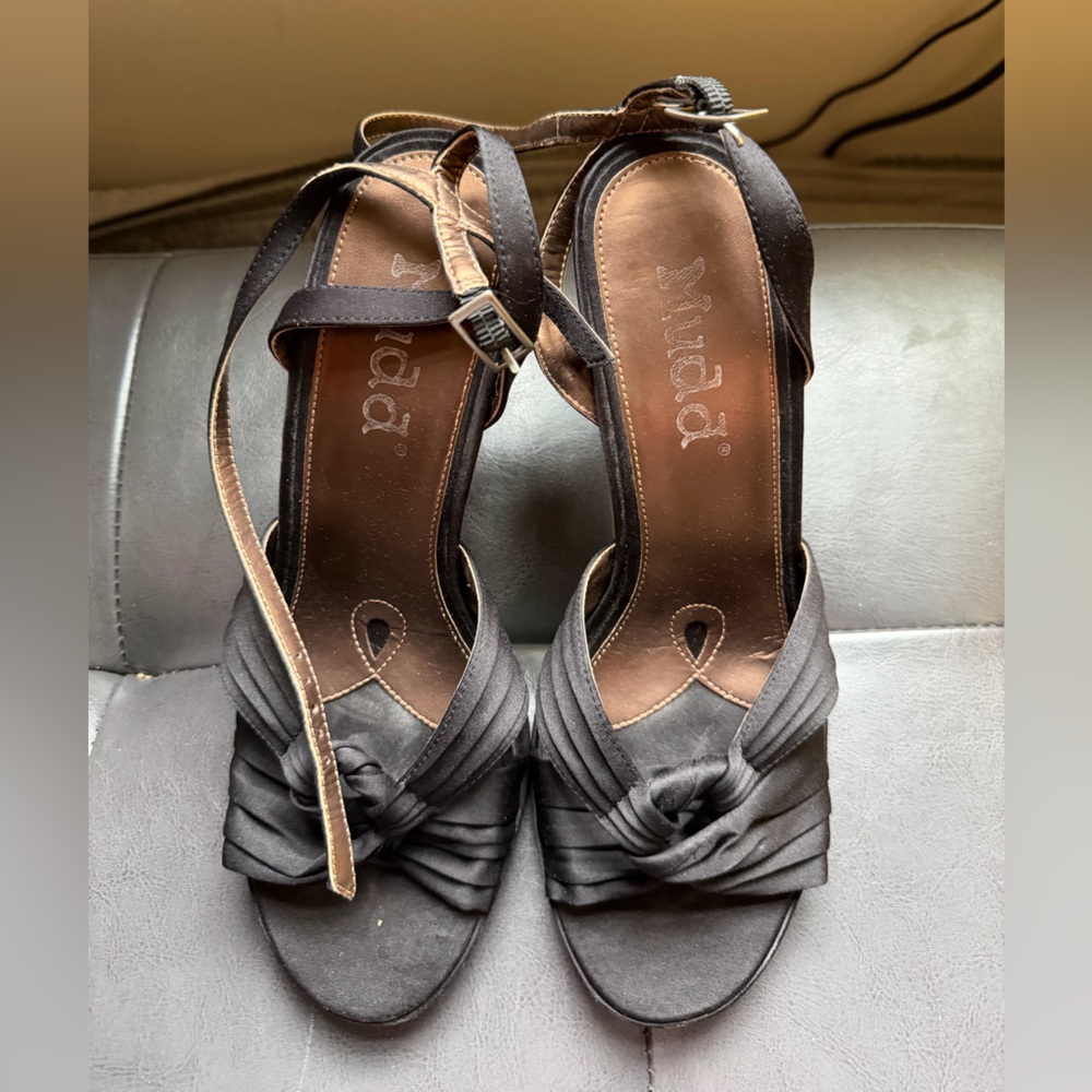 Mudd Women's Black Silk Heels